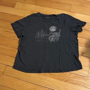 Old Navy Black Short Sleeve Tee with Desert Moon Graphic